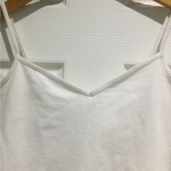 Old Navy White Fitted Sleeveless Camisole - Picture 5 of 6